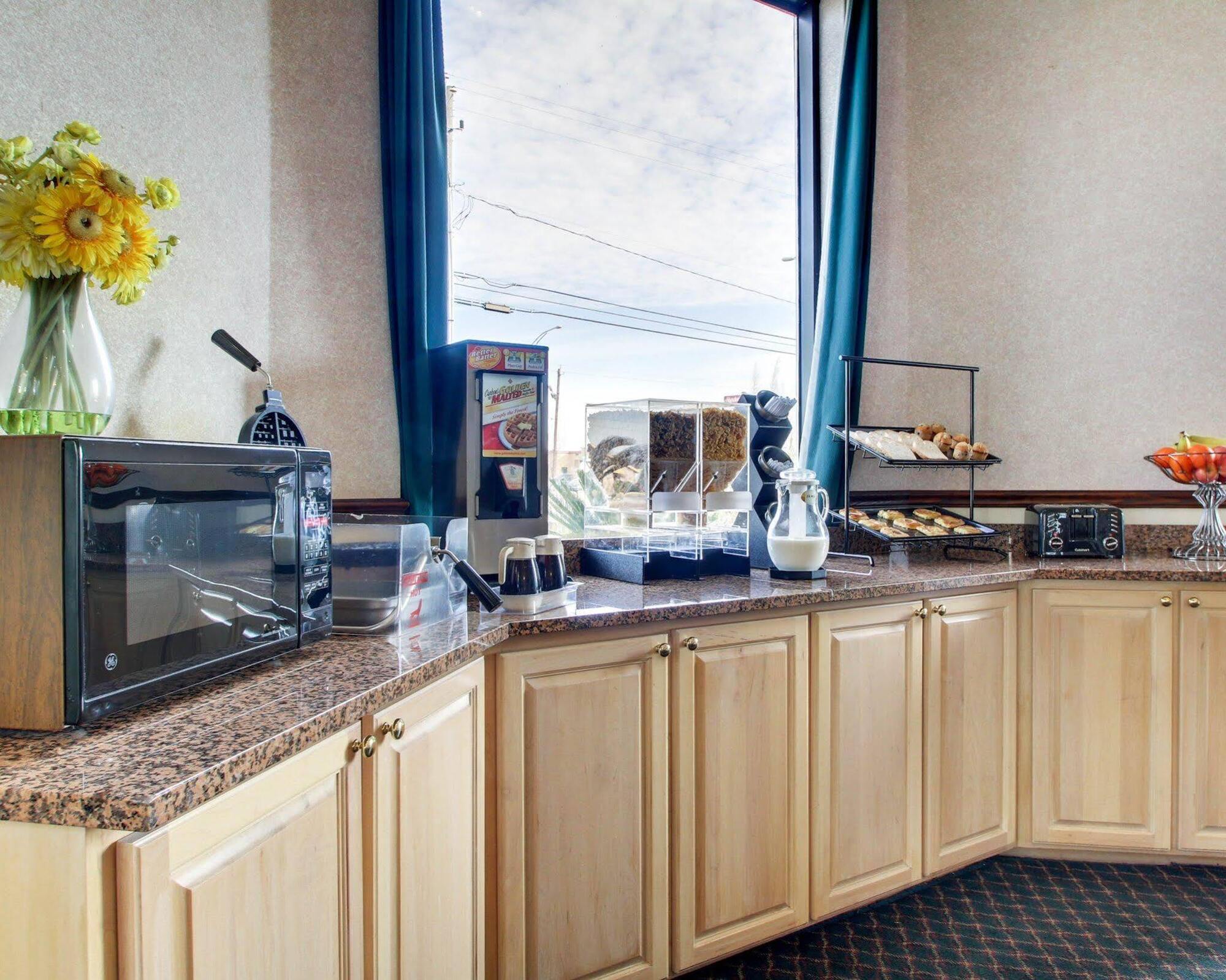 Econo Lodge Inn & Suites Gulfport Exteriér fotografie